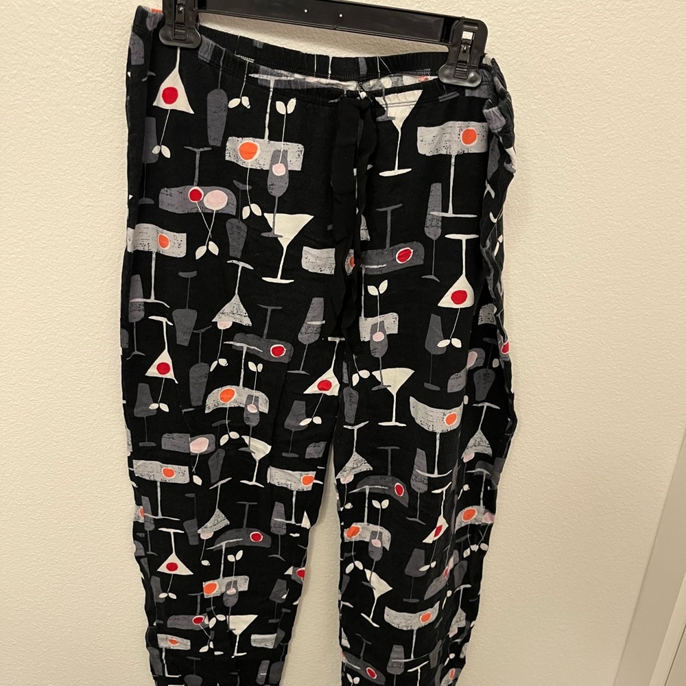 HUE Black and White Graphic Pants